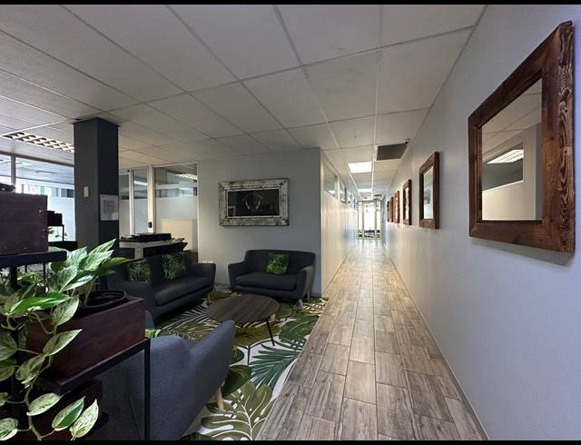 90.70M² CO-WORKING SPACE TO LET IN DIE HOEWES